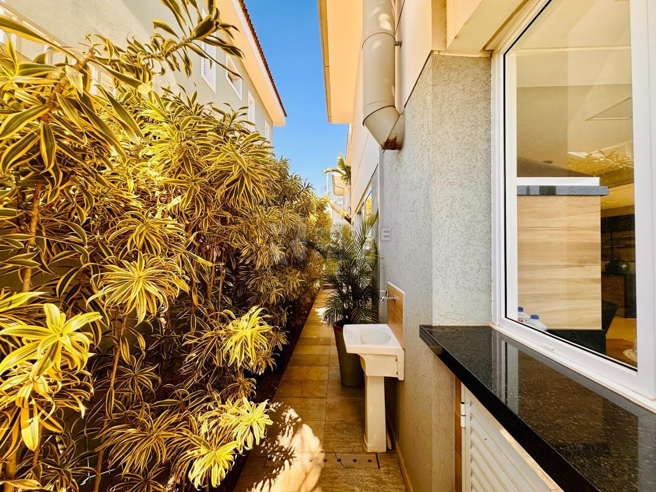 Casa em condomínio à venda no bairro Jardim Colinas de São João: CORREDOR EXTERNO 