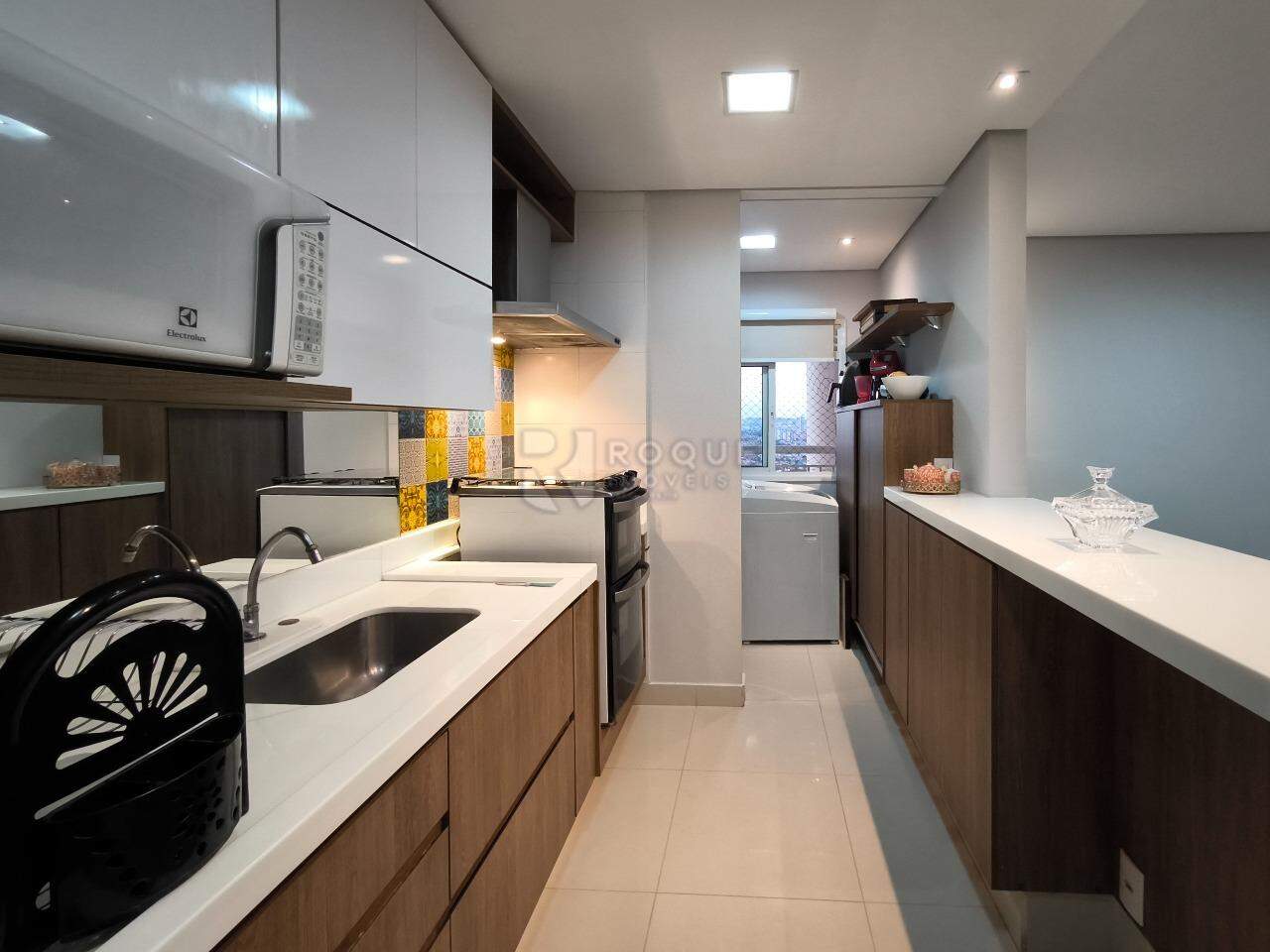 Apartamento à venda no bairro Desmembramento Oscar Antonio Breda: COZINHA