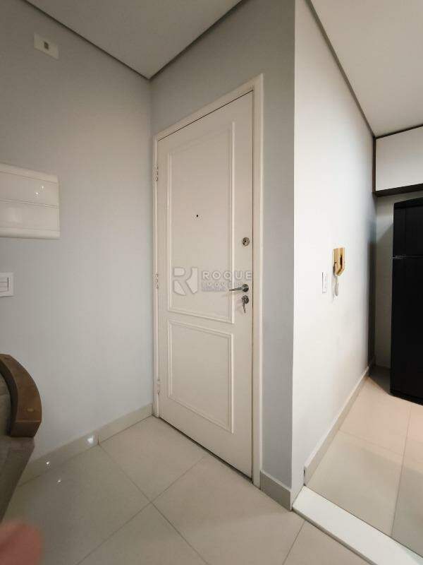 Apartamento à venda no bairro Desmembramento Oscar Antonio Breda: HALL DE ENTRADA