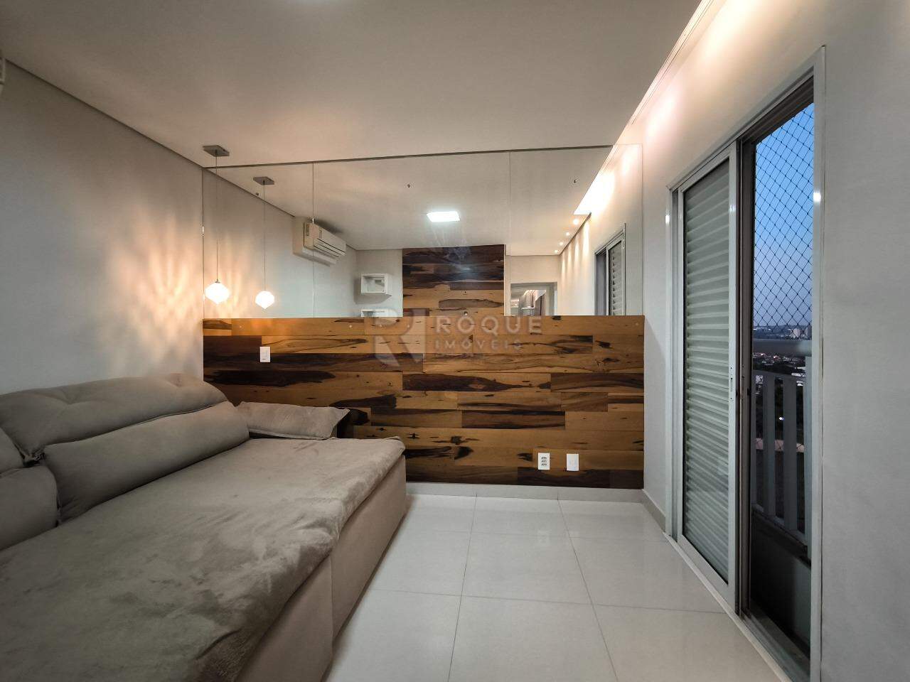 Apartamento à venda no bairro Desmembramento Oscar Antonio Breda: SUÍTE