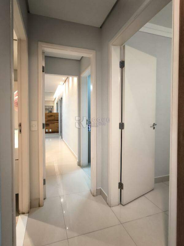 Apartamento à venda no bairro Desmembramento Oscar Antonio Breda: ÁREA DE CIRCULAÇÃO