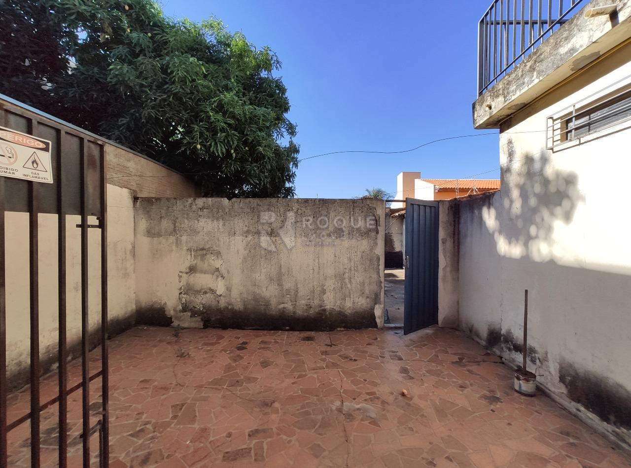 Casa Comercial à venda no bairro Vila Anita: Fundo 