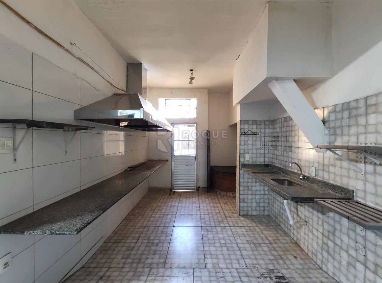Casa Comercial à venda no bairro Vila Anita: Cozinha 