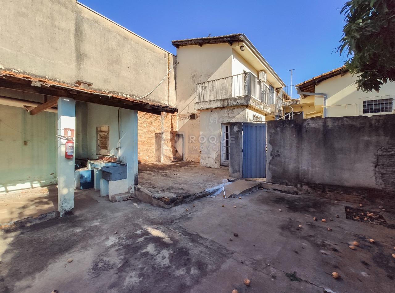 Casa Comercial à venda no bairro Vila Anita: Área de serviço fundo 