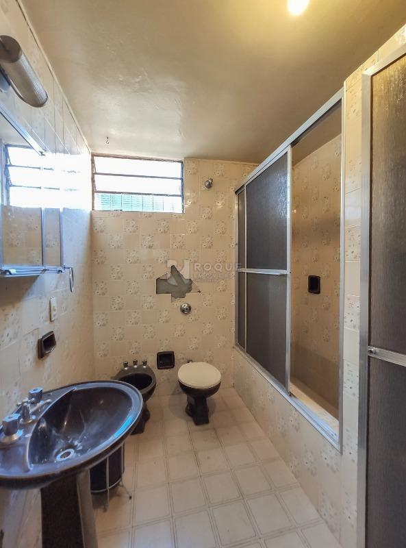 Casa Comercial à venda no bairro Vila Anita: WC suíte 