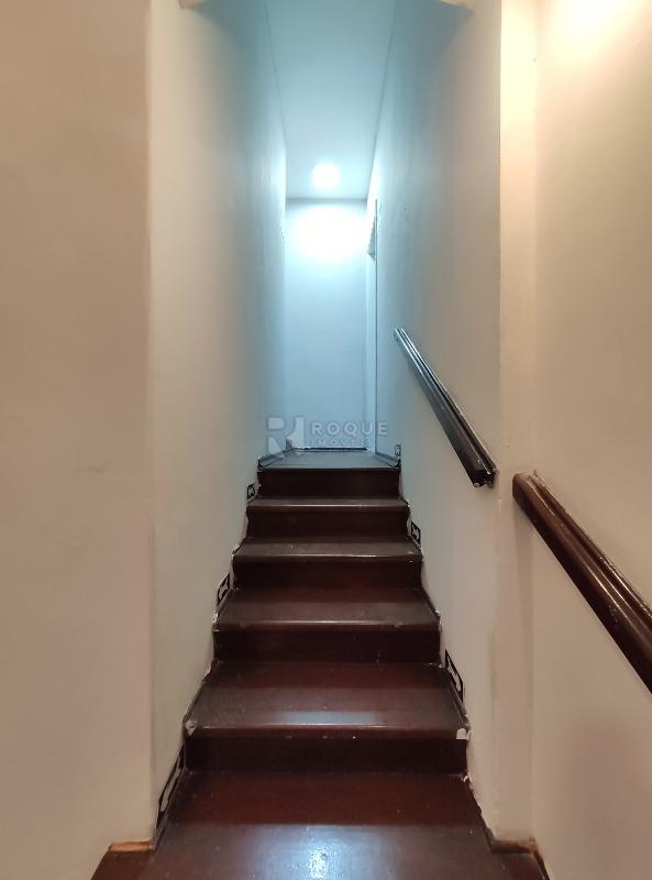 Casa Comercial à venda no bairro Vila Anita: Acesso segundo andar 