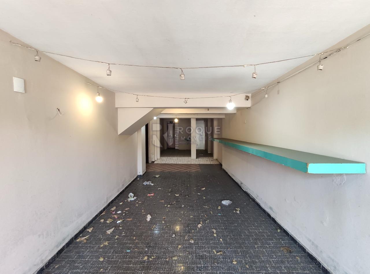 Casa Comercial à venda no bairro Vila Anita: Garagem 