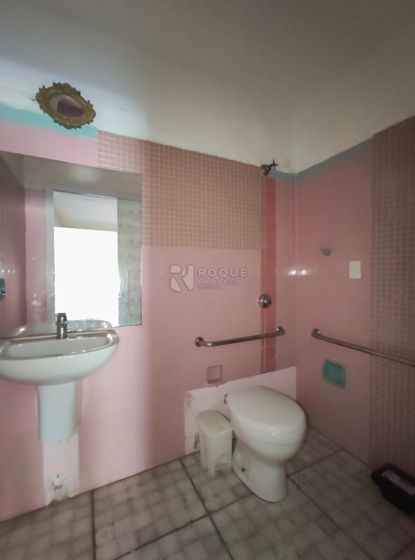 Casa Comercial à venda no bairro Vila Anita: WC social garagem 