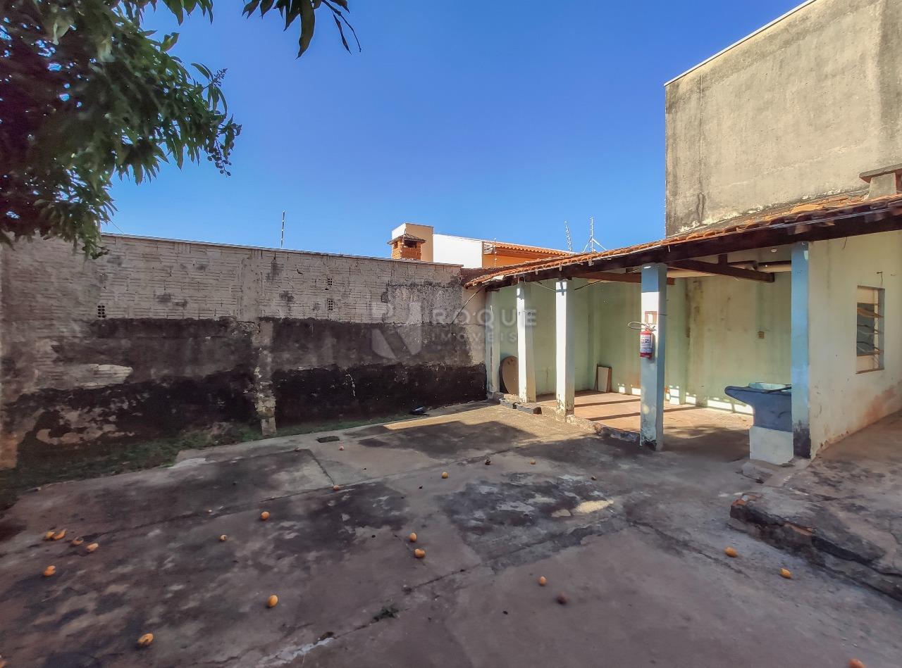 Casa Comercial à venda no bairro Vila Anita: Fundo 
