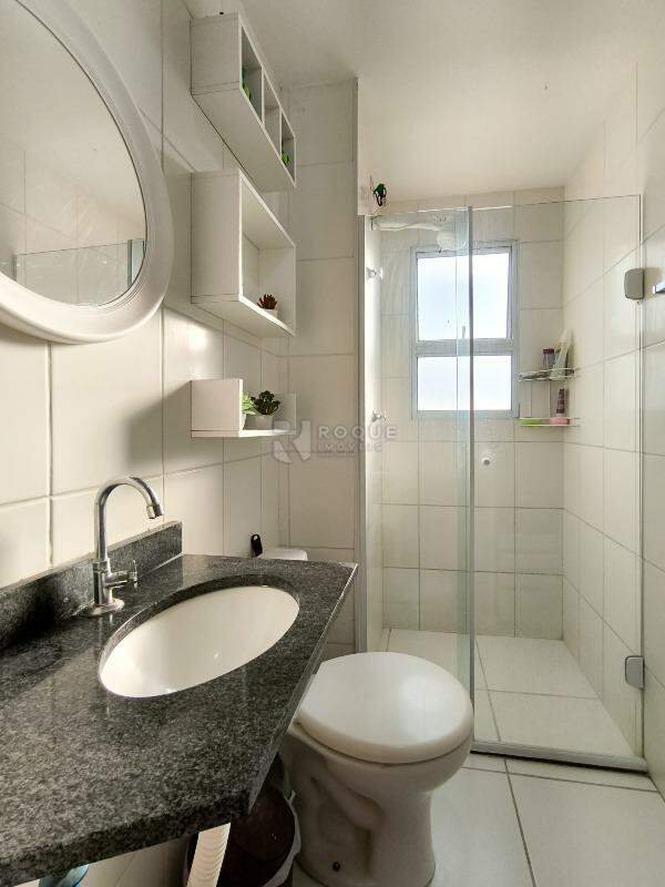 Apartamento à venda no bairro Jardim Residencial Victório Lucato: BANHEIRO SOCIAL