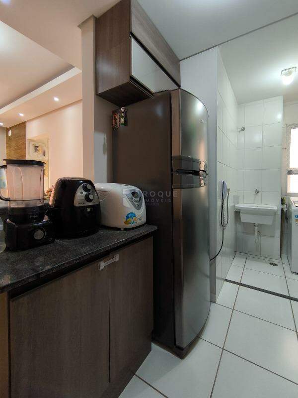 Apartamento à venda no bairro Jardim Residencial Victório Lucato: COZINHA