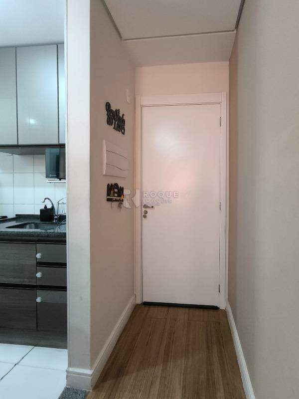 Apartamento à venda no bairro Jardim Residencial Victório Lucato: HALL DE ENTRADA