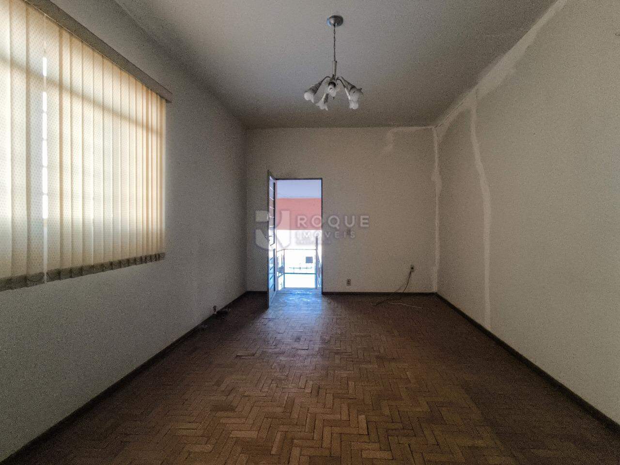 Casa com salão à venda no bairro Centro: SALA DE ESTAR