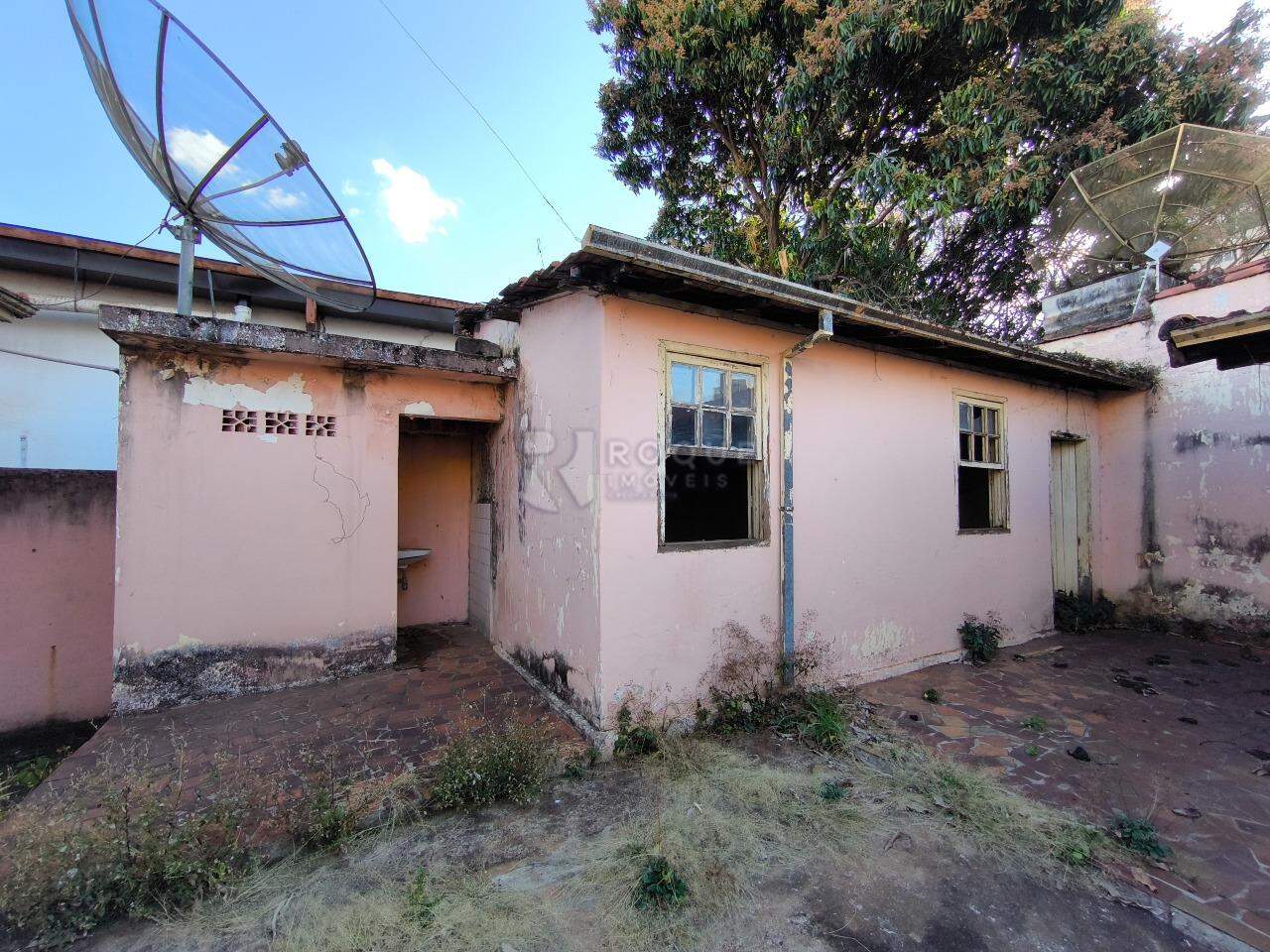 Casa com salão à venda no bairro Centro: EDÍCULA