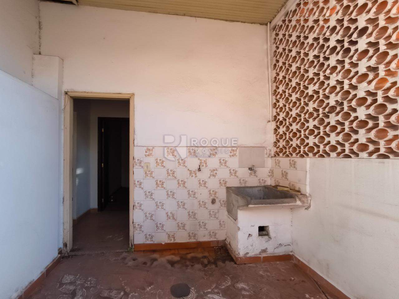 Casa com salão à venda no bairro Centro: LAVANDERIA