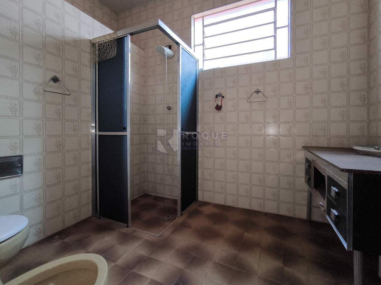 Casa com salão à venda no bairro Centro: BANHEIRO SOCIAL 1