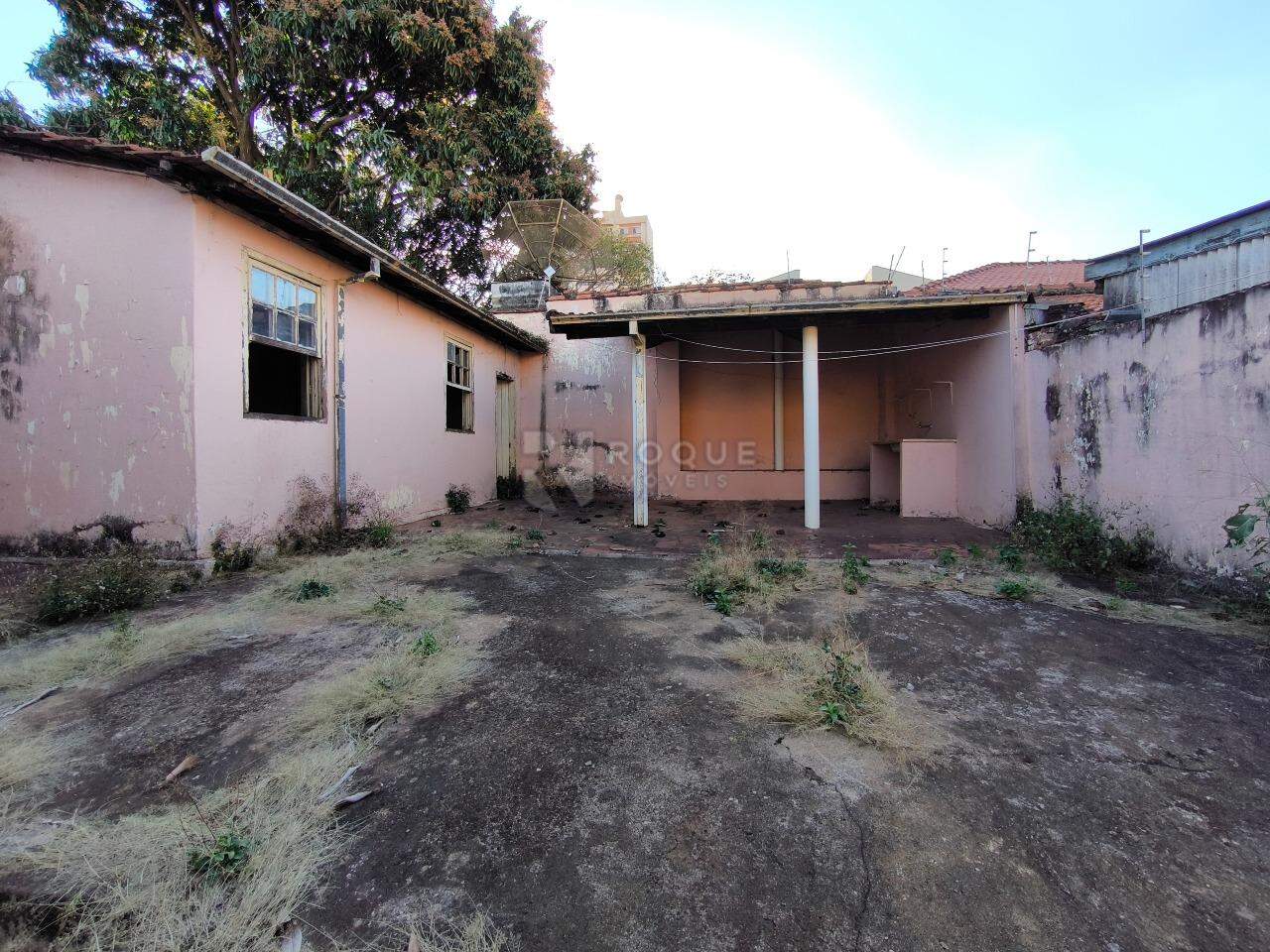 Casa com salão à venda no bairro Centro: QUINTAL