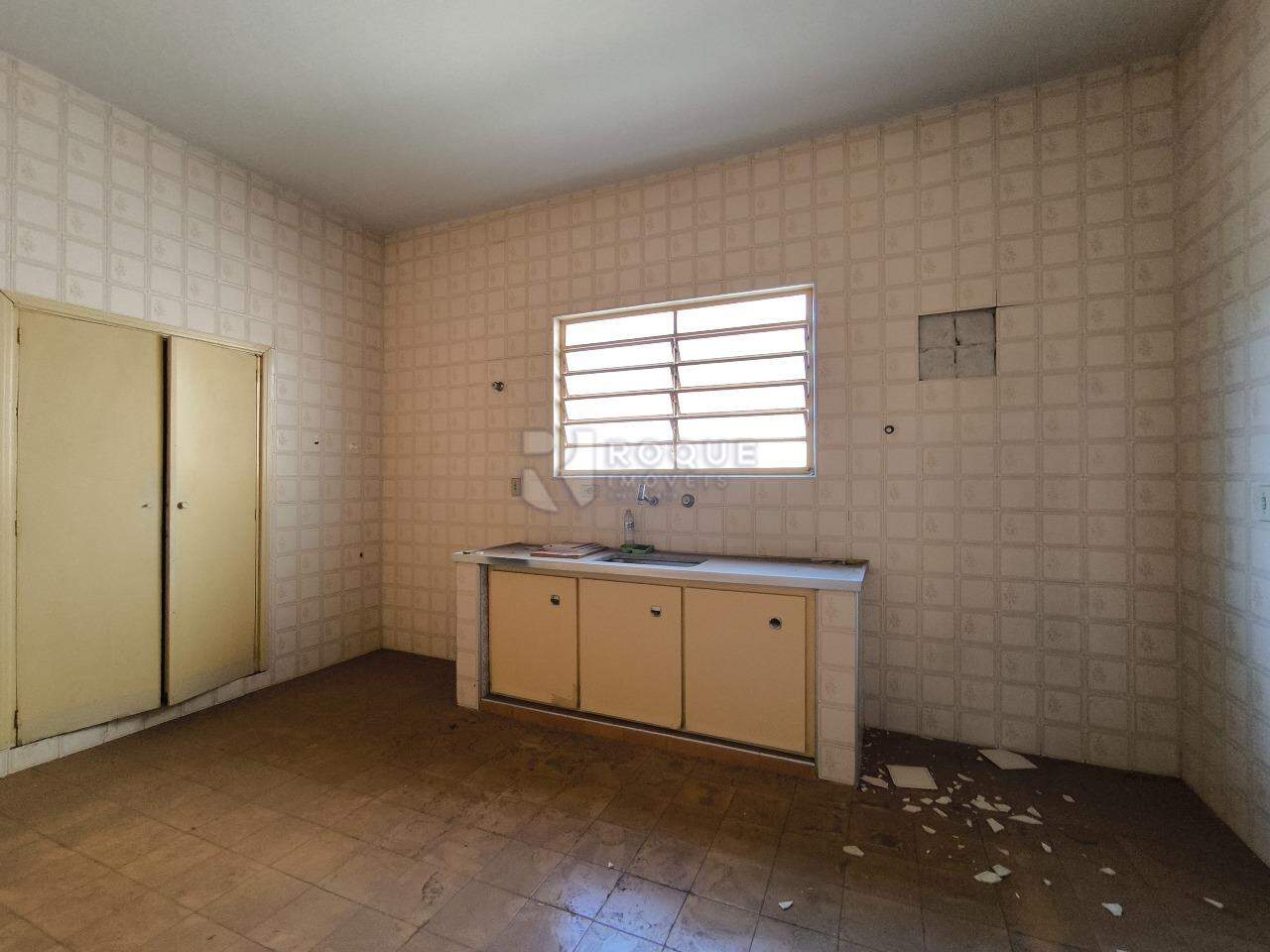 Casa com salão à venda no bairro Centro: COZINHA