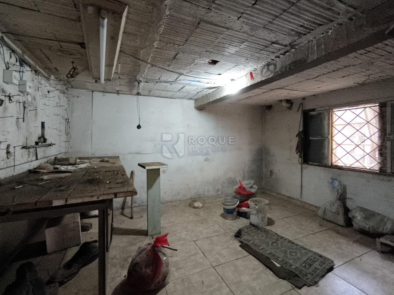 Casa Residencial à venda no bairro Vila Queiroz: OFICINA