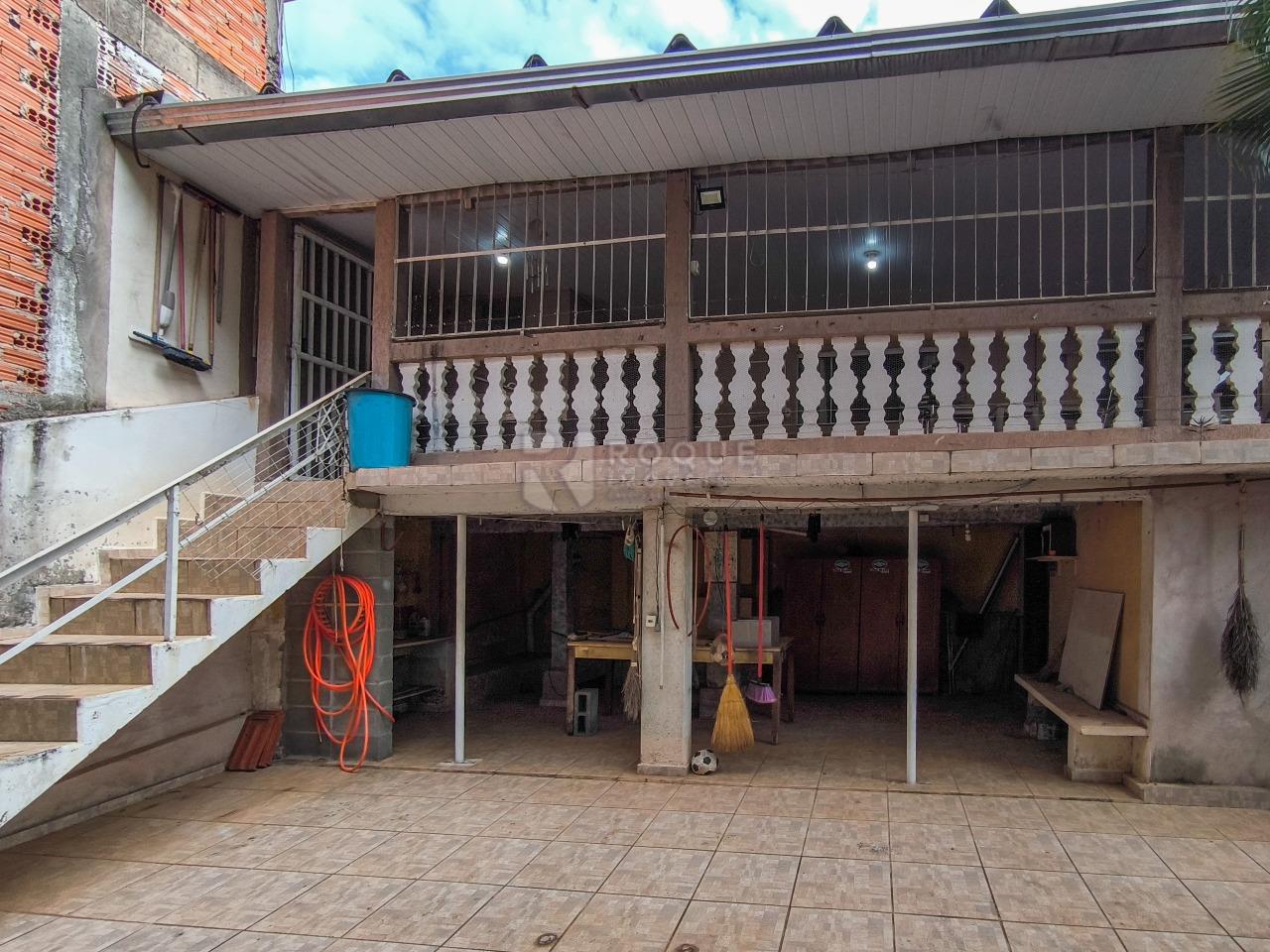 Casa Residencial à venda no bairro Vila Queiroz: FUNDOS