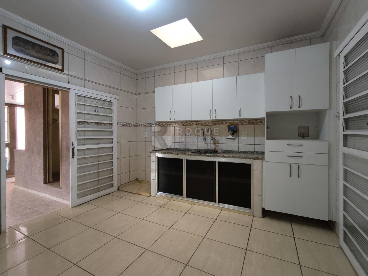 Casa Residencial à venda no bairro Vila Queiroz: COZINHA