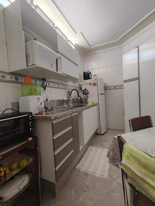 Apartamento à venda no bairro Jardim Presidente Dutra: COZINHA