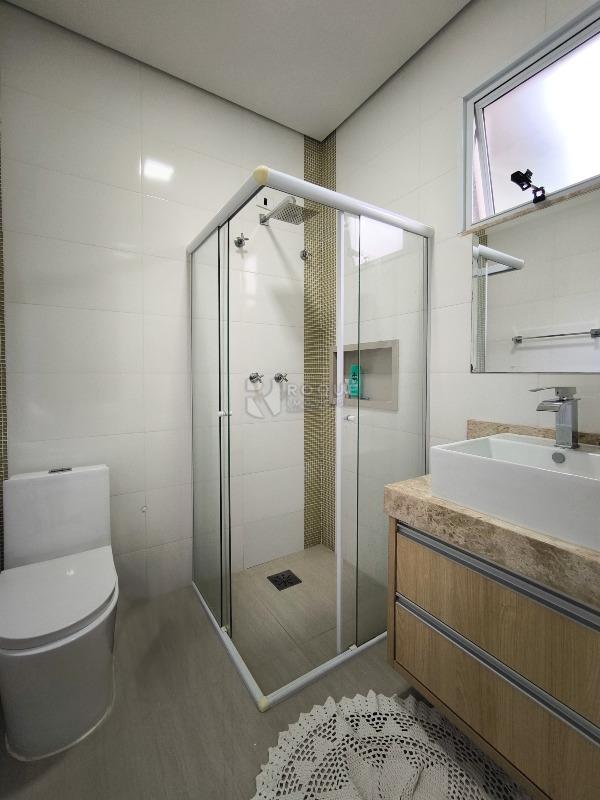 Casa em condomínio à venda no bairro Parque Residencial Roland: WC SUÍTE 2