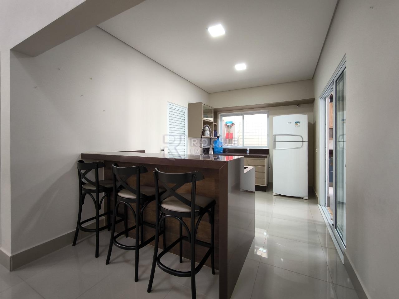 Casa em condomínio à venda no bairro Parque Residencial Roland: COZINHA