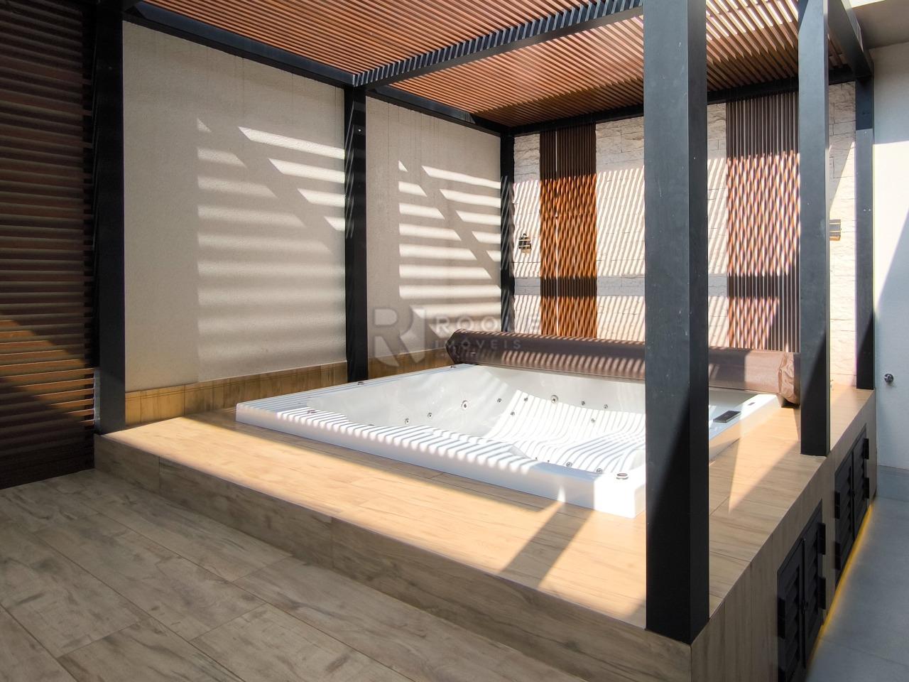 Casa em condomínio à venda no bairro Parque Residencial Roland: BANHEIRA HIDRO MASSAGEM