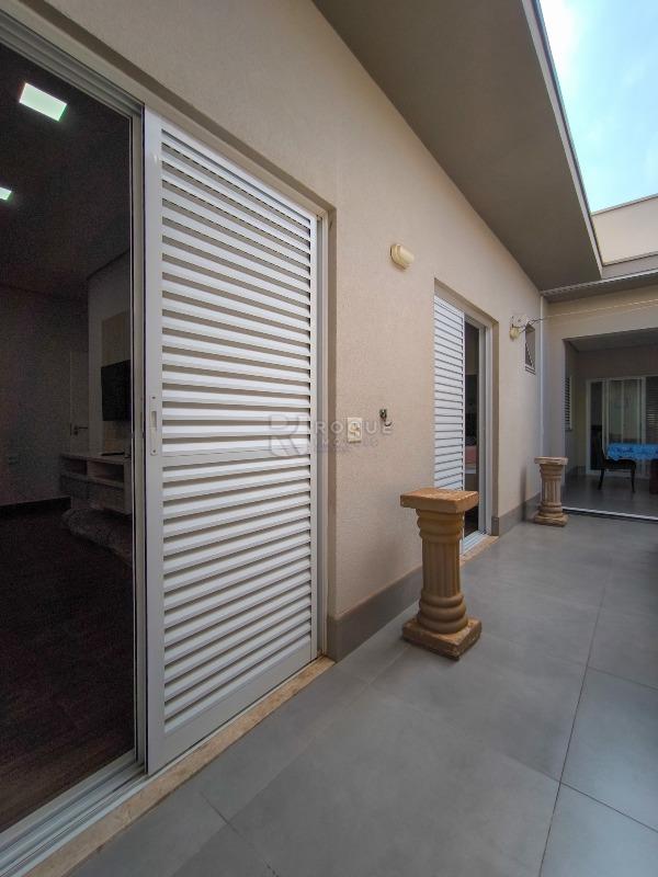 Casa em condomínio à venda no bairro Parque Residencial Roland: ÁREA EXTERNA