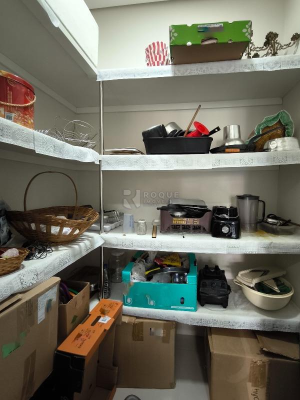 Casa em condomínio à venda no bairro Parque Residencial Roland: DESPENSA