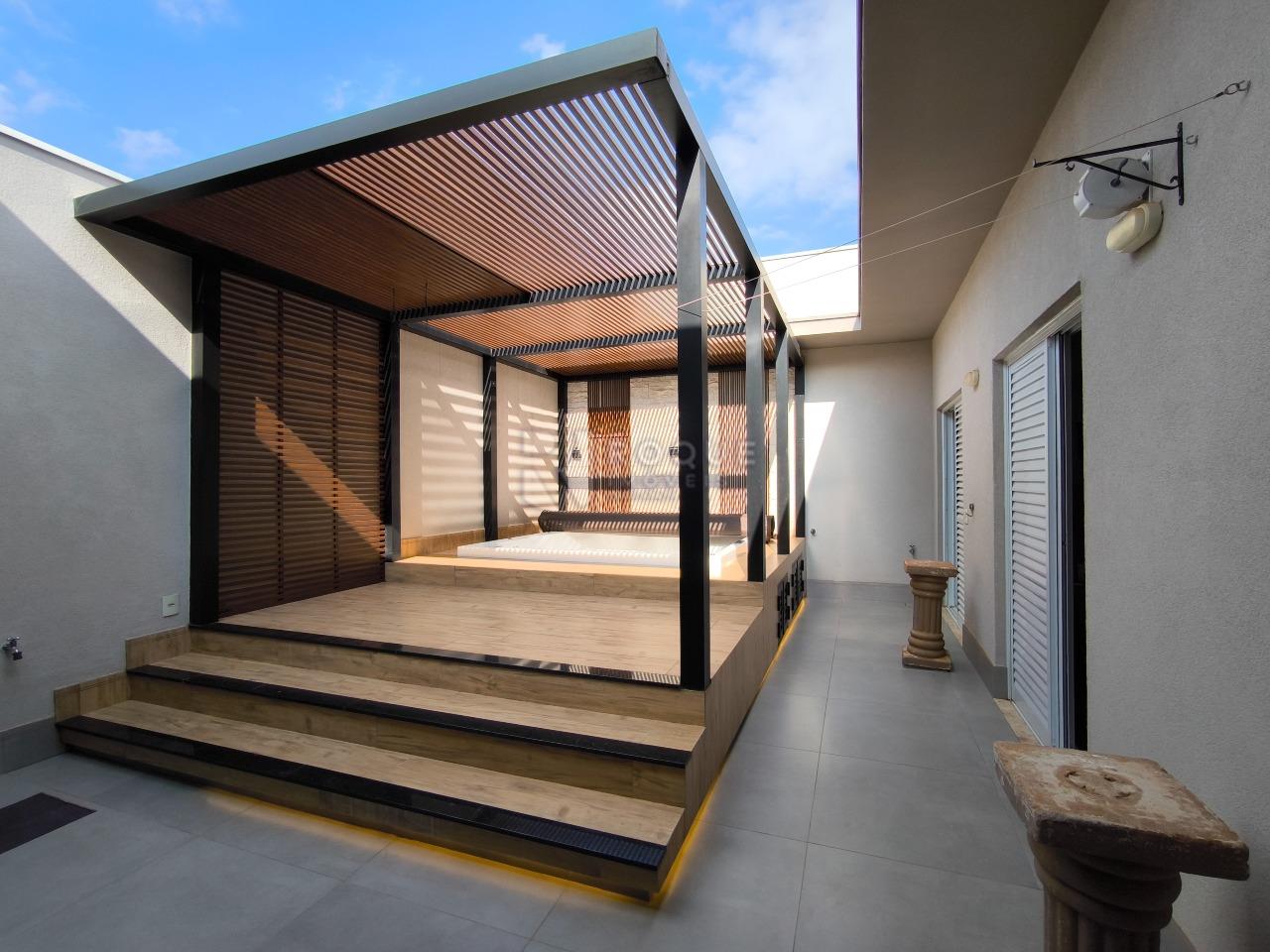 Casa em condomínio à venda no bairro Parque Residencial Roland: BANHEIRA HIDRO MASSAGEM