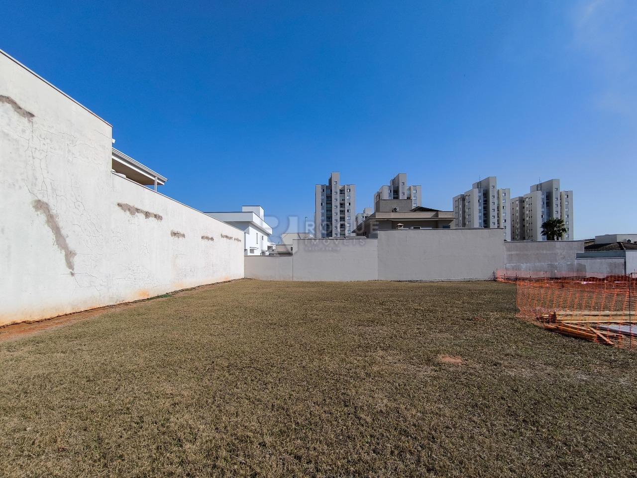 Terreno em condomínio à venda no bairro Residencial Margarida de Holstein: 