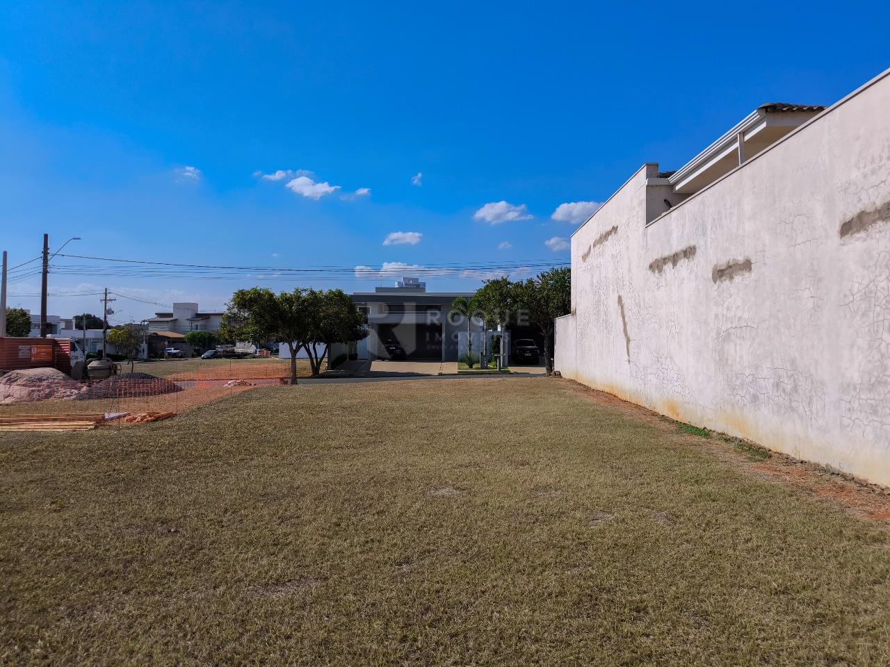 Terreno em condomínio à venda no bairro Residencial Margarida de Holstein: 