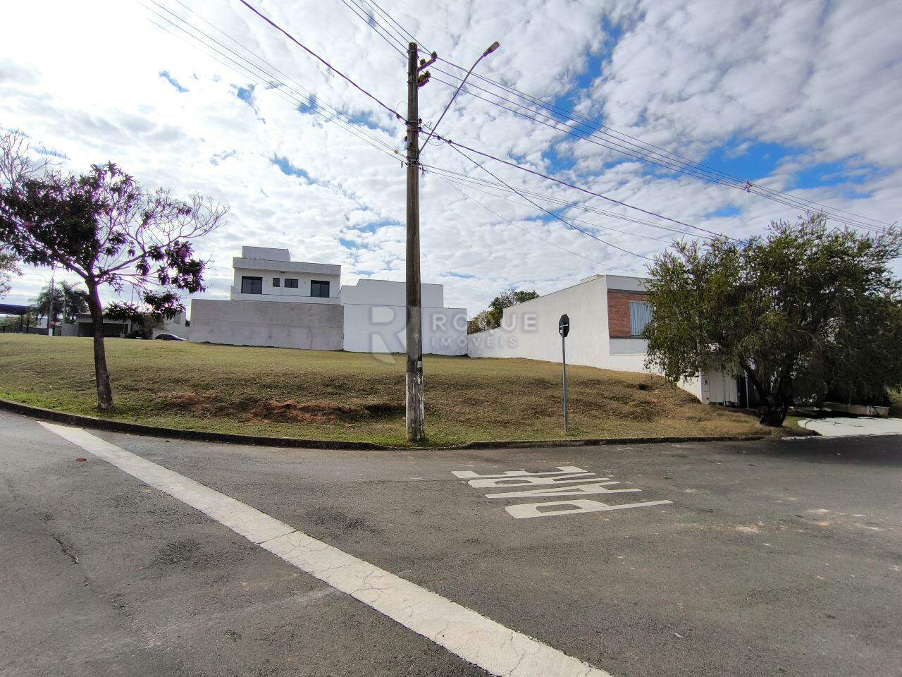 Terreno em condomínio à venda no bairro Jardim Porto Real V: 