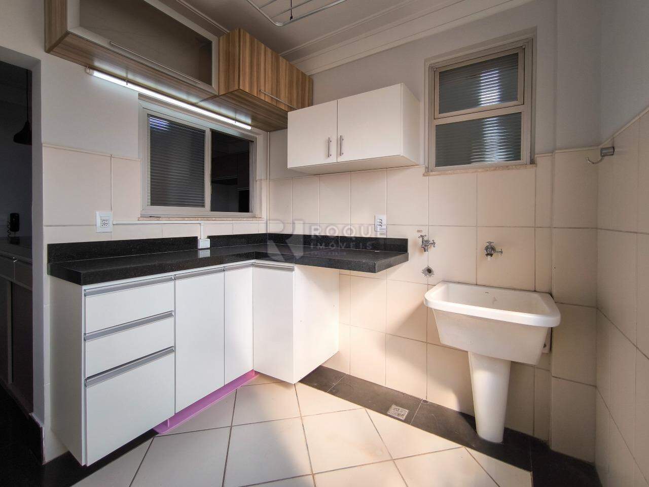 Apartamento para aluguel no bairro Centro: LAVANDERIA