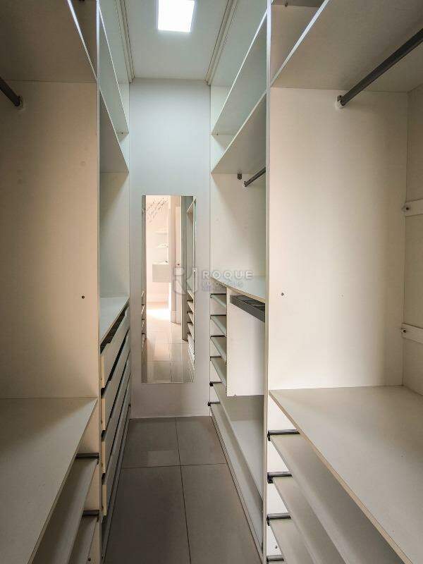 Apartamento para aluguel no bairro Centro: CLOSET