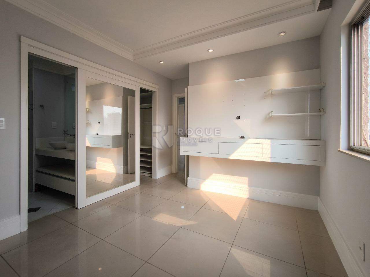Apartamento para aluguel no bairro Centro: SUÍTE