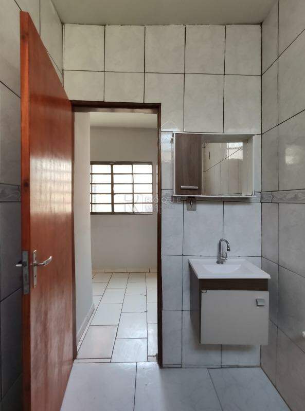 Casa Residencial para aluguel no bairro Parque Residencial Abílio Pedro: WC social 