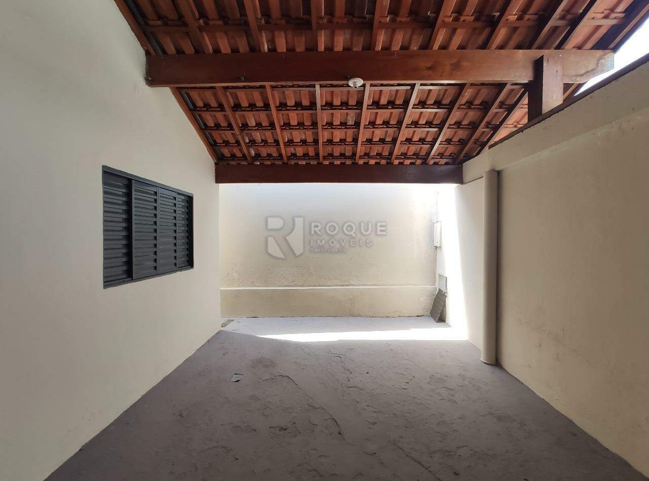 Casa Residencial para aluguel no bairro Parque Residencial Abílio Pedro: Garagem