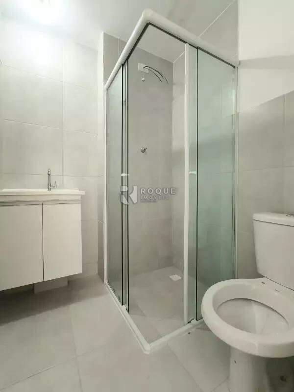 Apartamento à venda no bairro Parque Hippolyto: Banheiro