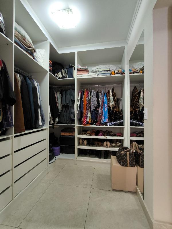 Casa em condomínio à venda no bairro Residencial Itamaracá: CLOSET