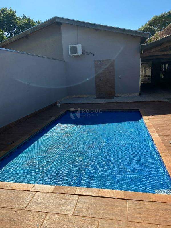 Chácara à venda no bairro Graminha: Piscina