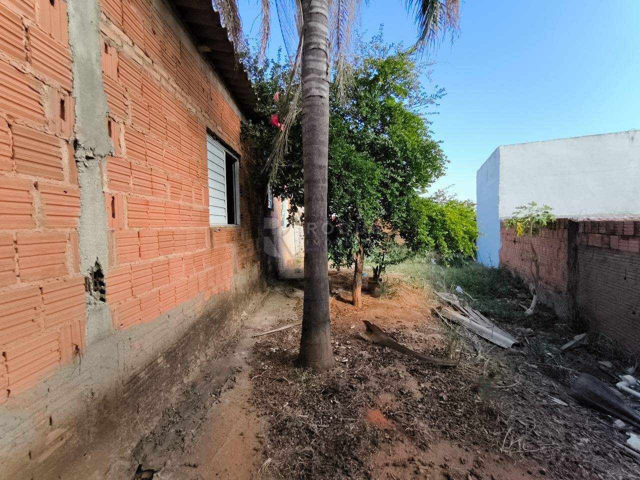 Casa Residencial à venda no bairro Jardim Residencial Antonio Simonetti: LATERAL EXTERNA