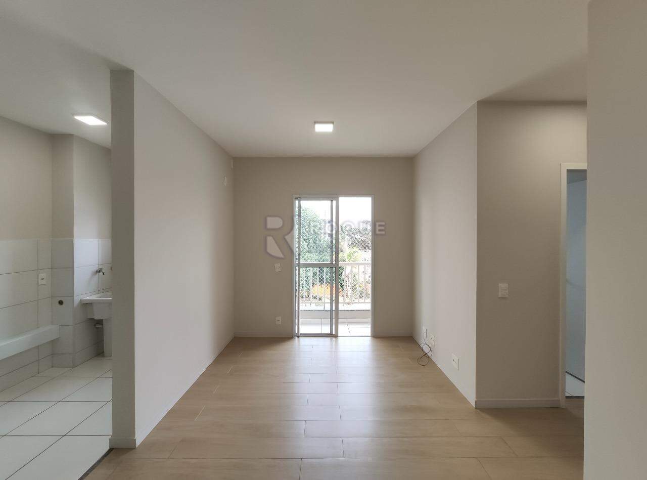 Apartamento à venda no bairro Jardim Residencial Roseira: Sala