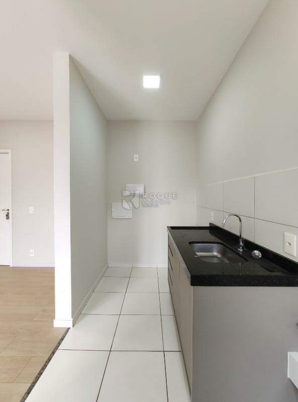 Apartamento à venda no bairro Jardim Residencial Roseira: Cozinha