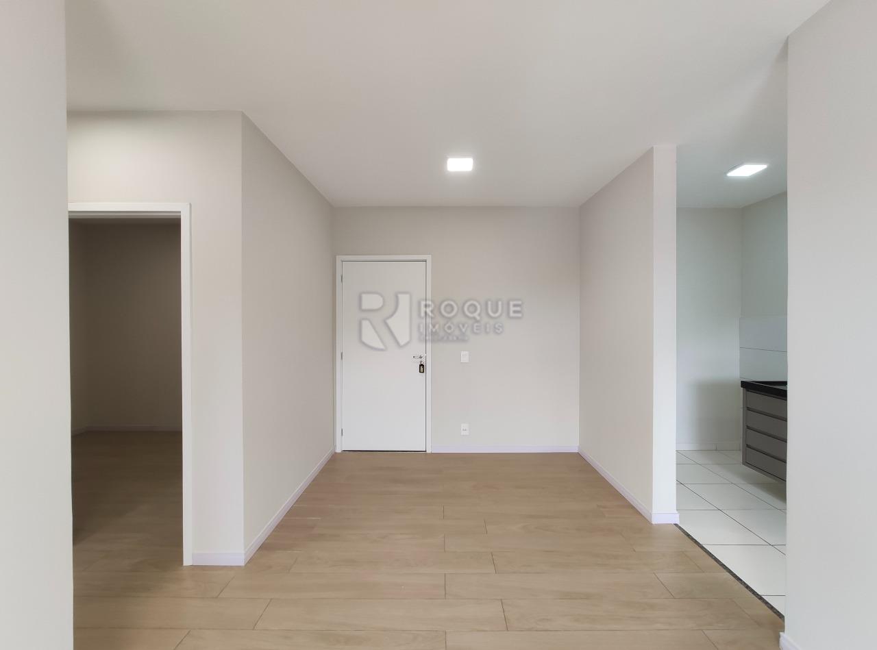 Apartamento à venda no bairro Jardim Residencial Roseira: Sala