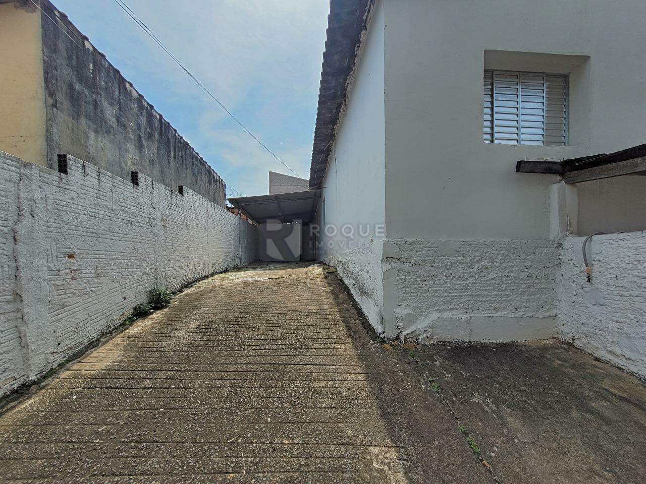 Casa Residencial para aluguel no bairro Jardim Cavinato: Garagem