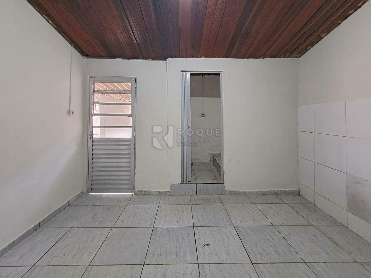Casa Residencial para aluguel no bairro Jardim Cavinato: Cozinha
