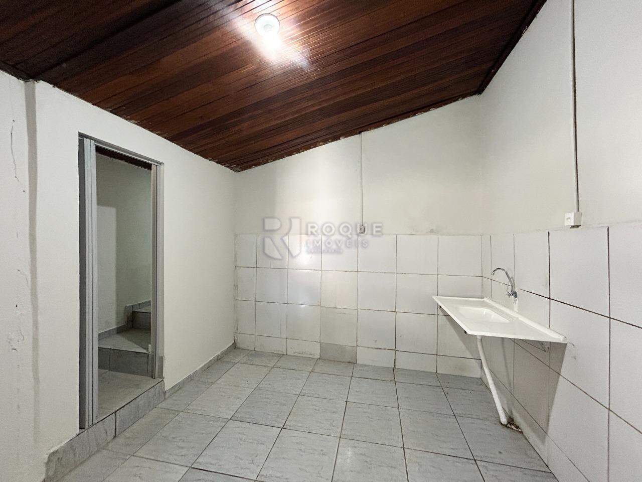 Casa Residencial para aluguel no bairro Jardim Cavinato: Cozinha 